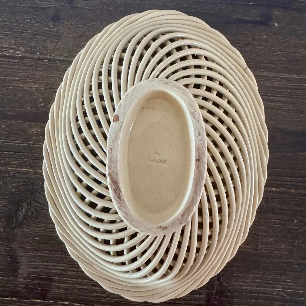 Bassano Italy Ceramic Woven Bread Basket Cream Oval Roman Cameo Medallion Bowl